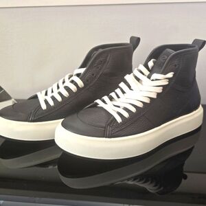 NEW Ecco Black and White Sneakers Size 8-8.5